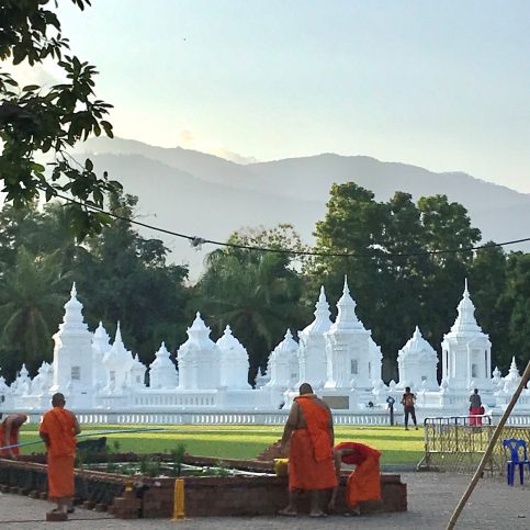 Wat Suan Doc の寺院にて