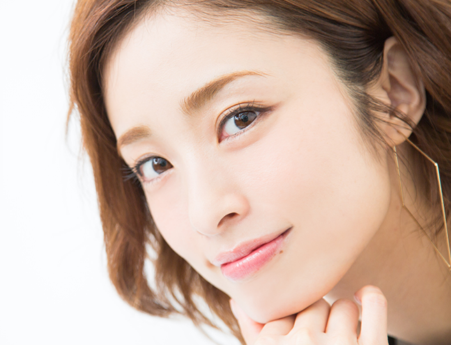 上戸彩 スペシャルインタビュー いつも笑顔でいる理由 Glamjp グラム