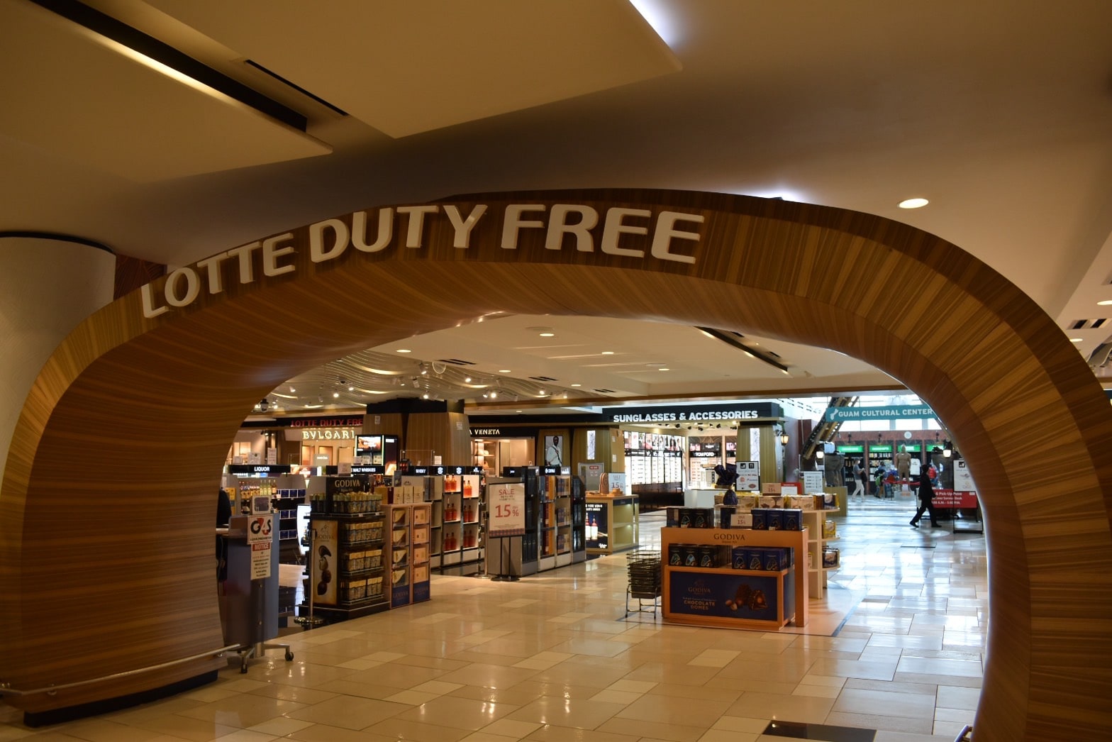 グアム国際空港のロッテ免税店
