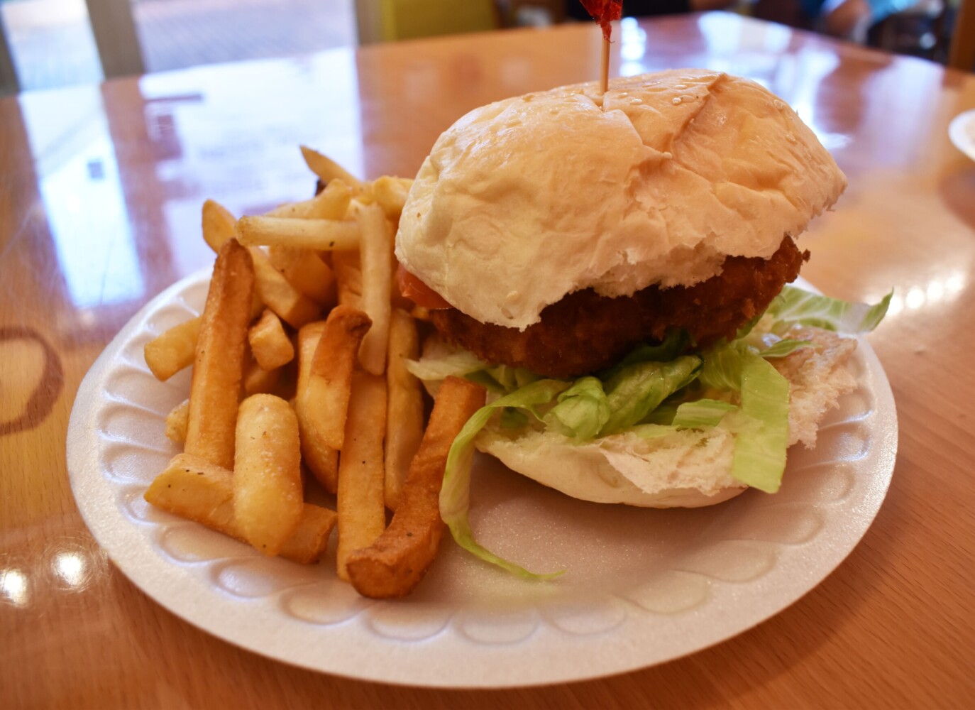 メスクラドス・タモン店のウバングシュリンプバーガー