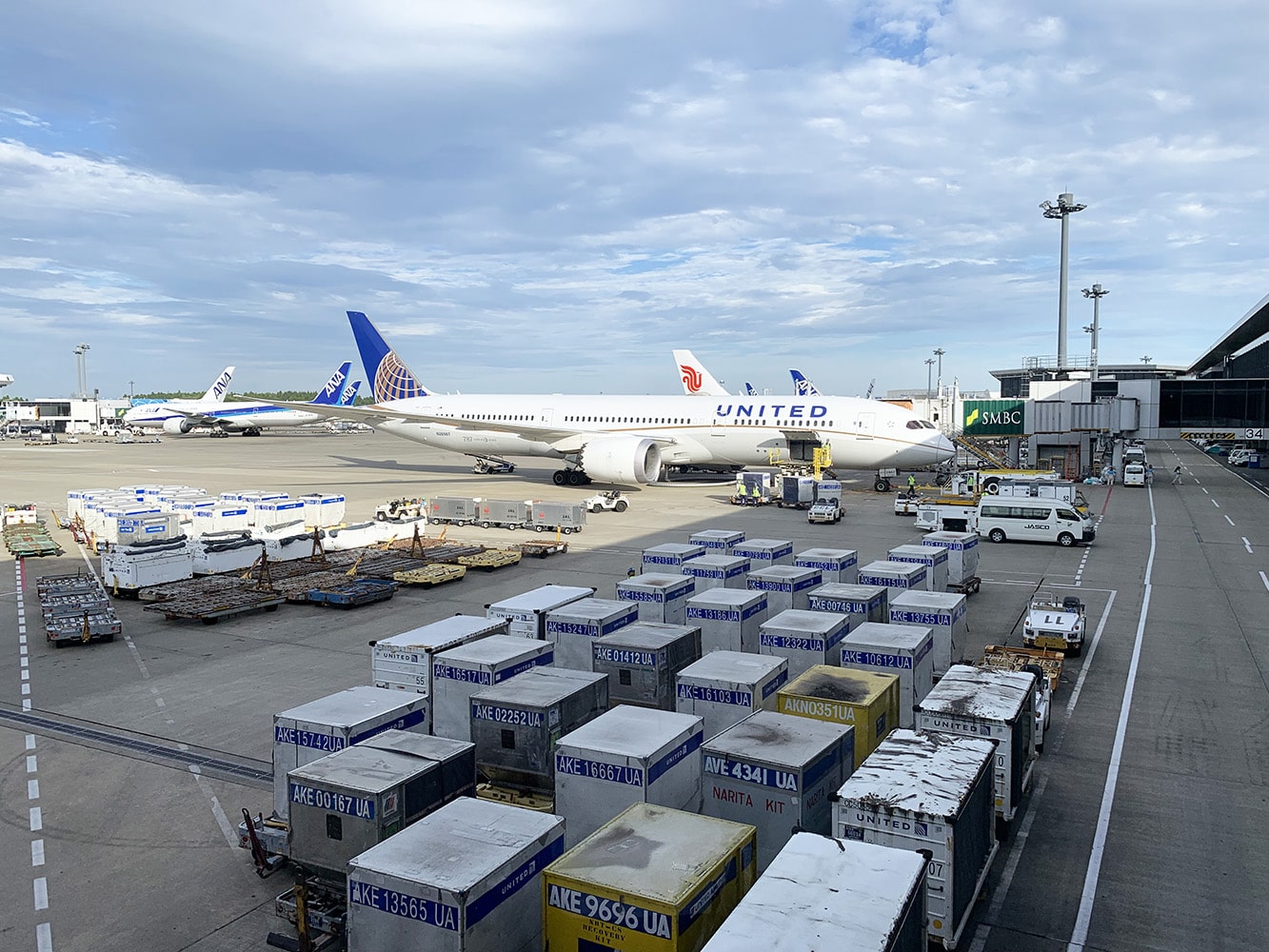 成田国際空港のユナイテッド航空飛行機