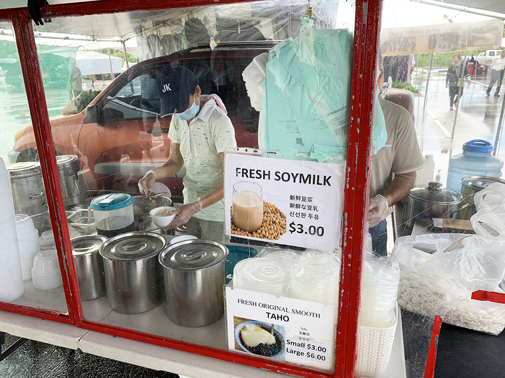 デデドの朝市でタホを売っているお店