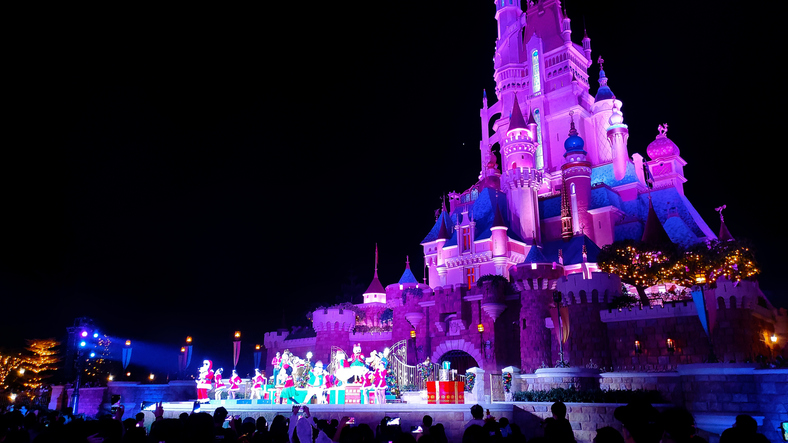 Amazing night view at Disneyland Resort Hong Kong | Glam(グラム)