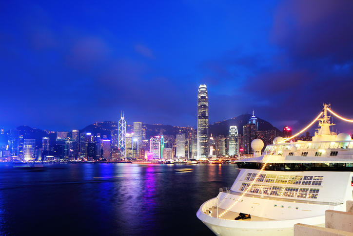 Hong Kong skyline with cruise | Glam(グラム)