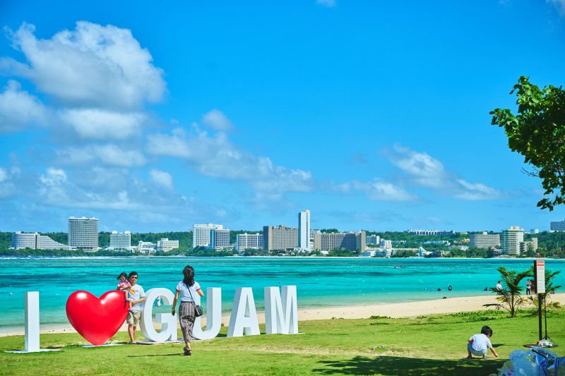 I♡GUAMとホテルの街並み