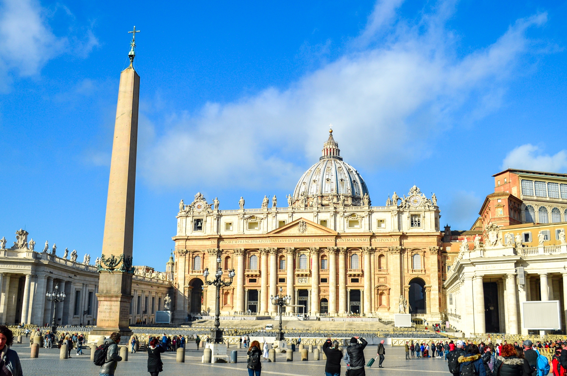 24926339_m | GLAM(グラム)|自分らしく生きる女性に、1日1GLAMを。 世界遺産を背景にするドラマチックな撮影