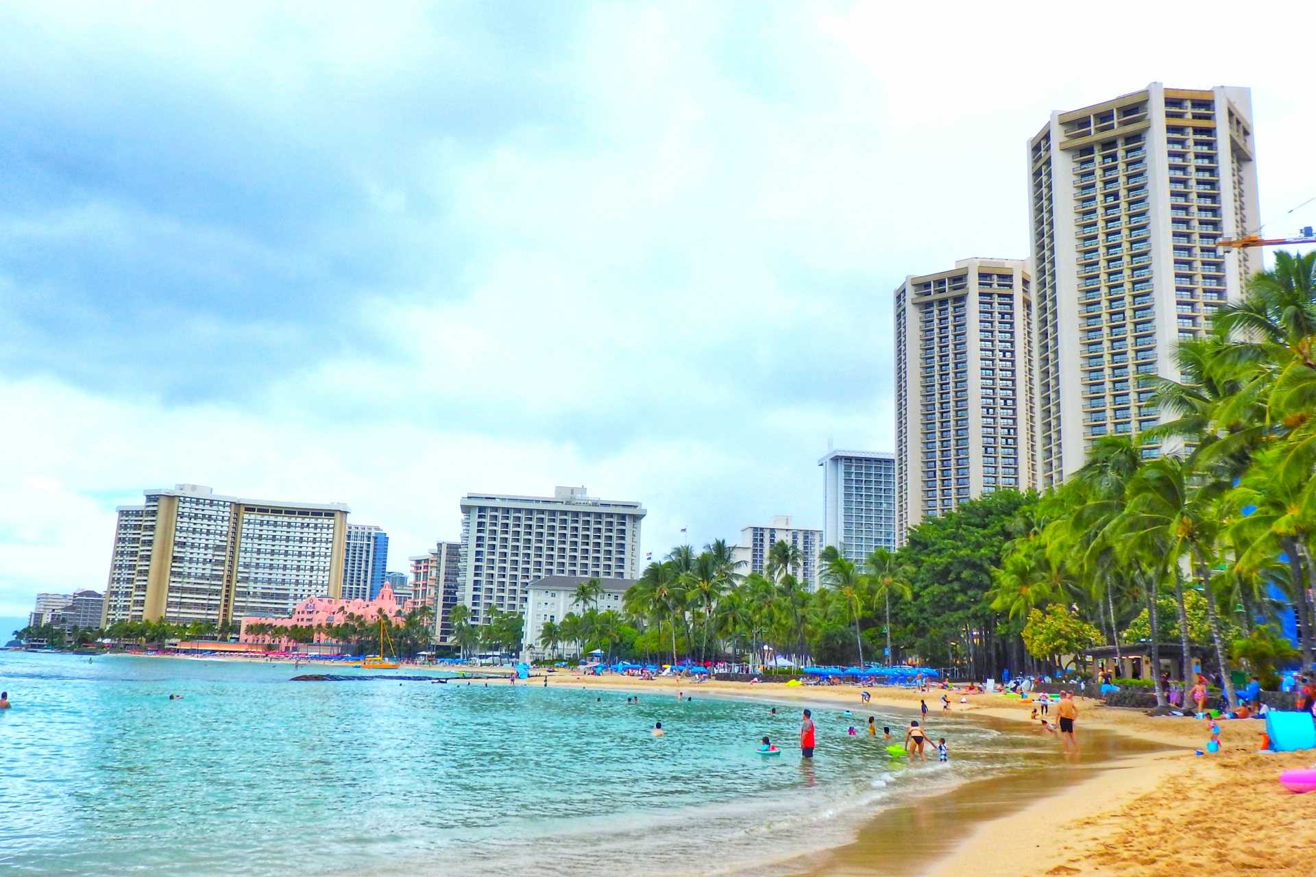 4644245_m | GLAM(グラム)|自分らしく生きる女性に、1日1GLAMを。 洗練された街並みとビーチの調和