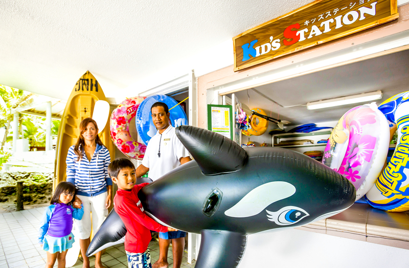 ホテル・ニッコー・グアム家族で楽しむ様子