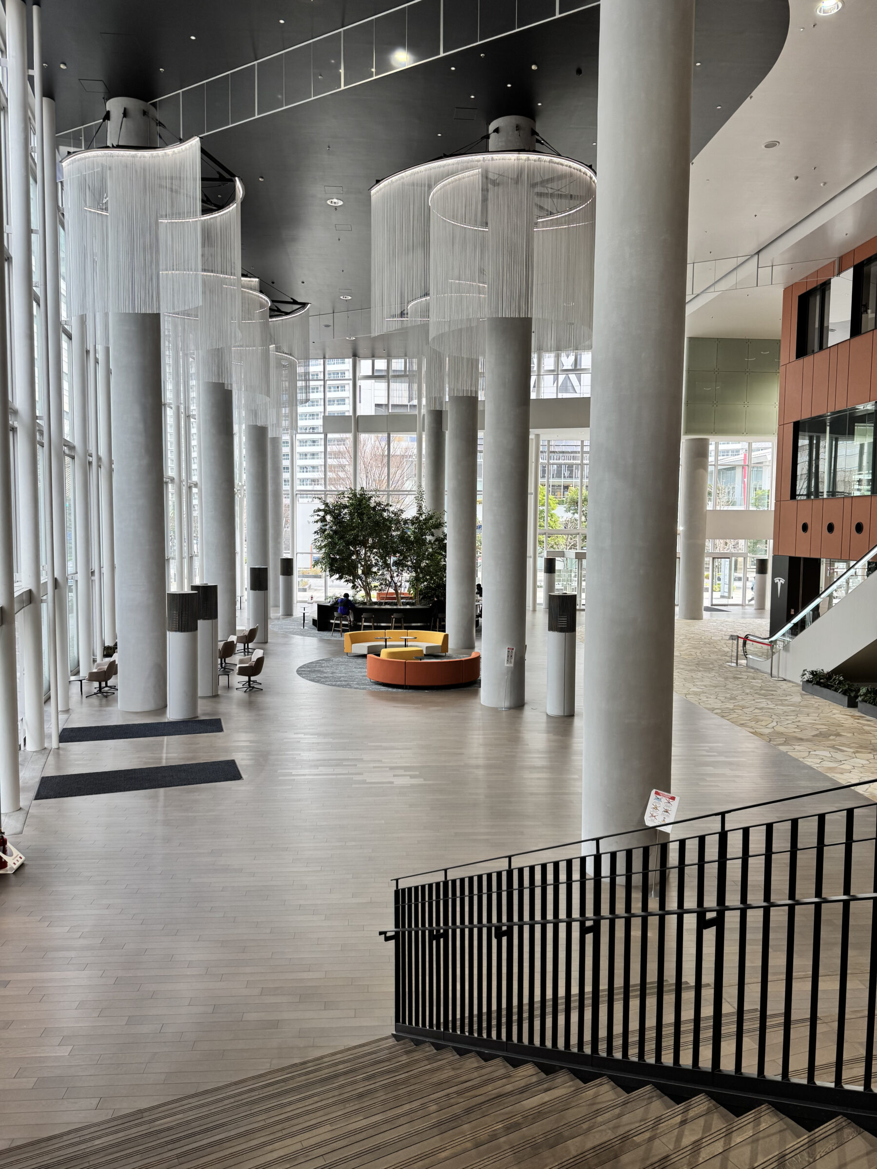 リーフみなとみらい館内