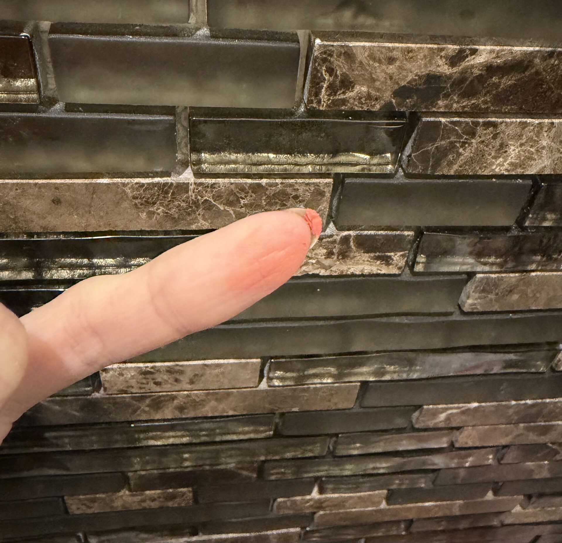 指塗りだと爪の間にコスメが入り込む