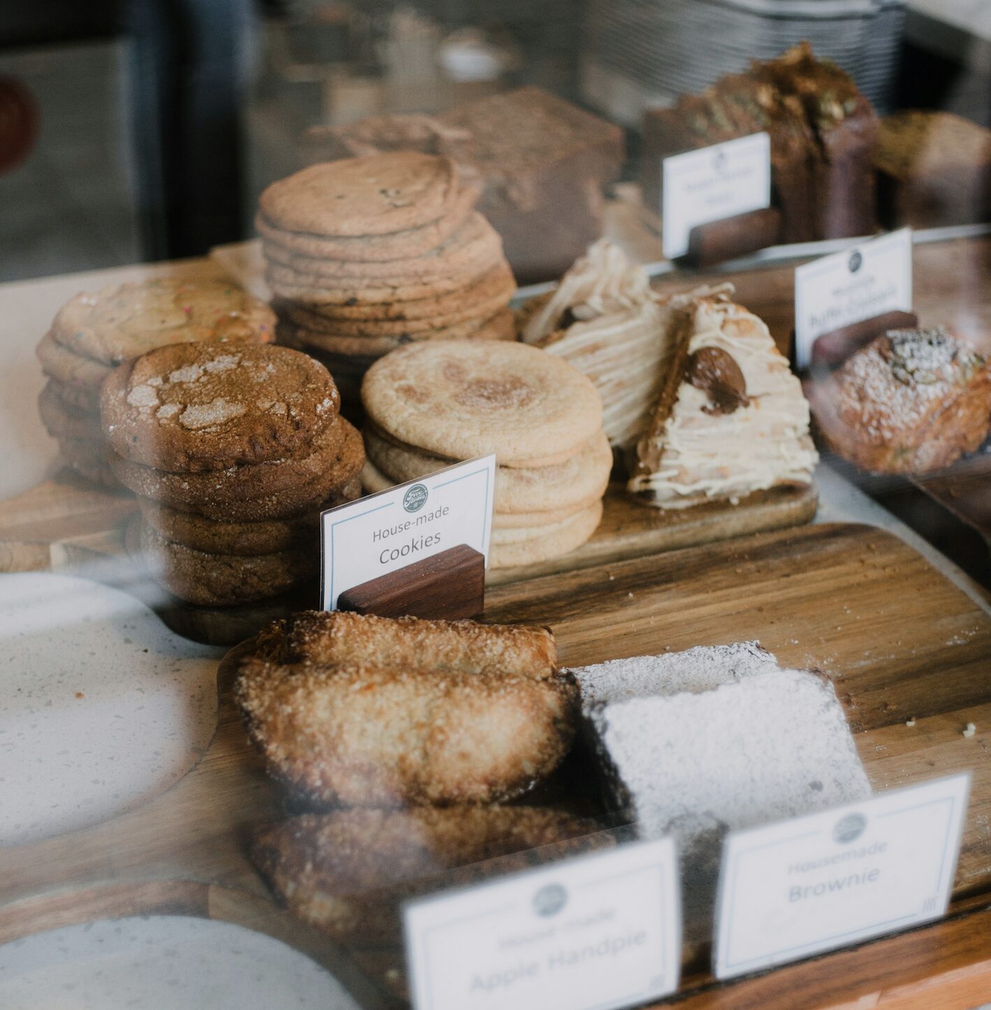 スクリーンショット 2026-02-25 154338 | GLAM(グラム)|自分らしく生きる女性に、1日1GLAMを。 ホワイトデーの「3000円の有名スイーツ」に隠された本音。無難な選択に甘んじない、大人の女性が見極めるべき本当の熱量