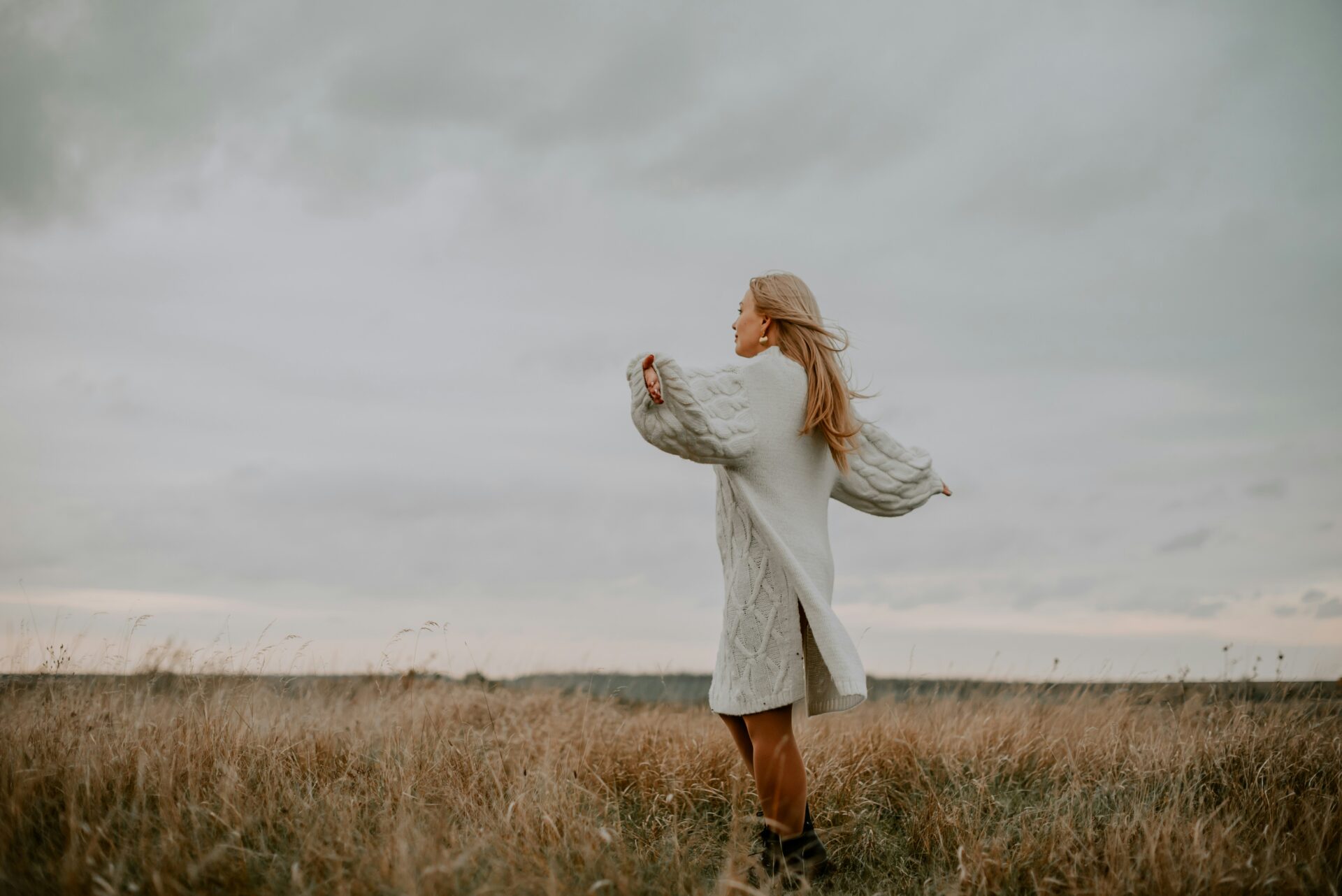 kateryna-hliznitsova-ODtcj7uulCk-unsplash | GLAM(グラム)|自分らしく生きる女性に、1日1GLAMを。 スピリチュアルな感性とHSPの関連性