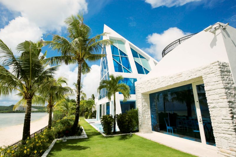 ブルーアステール オンザビーチのチャペル | GLAM(グラム)|自分らしく生きる女性に、1日1GLAMを。 ブルーアステール オンザビーチのチャペル