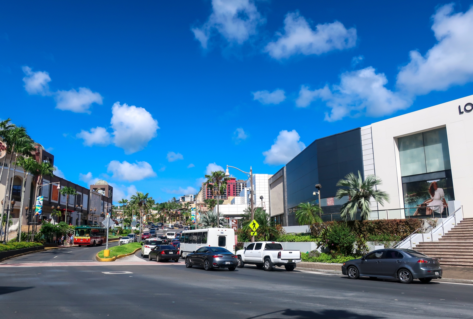 24152460_m | GLAM(グラム)|自分らしく生きる女性に、1日1GLAMを。 免税店やショッピングモール巡り