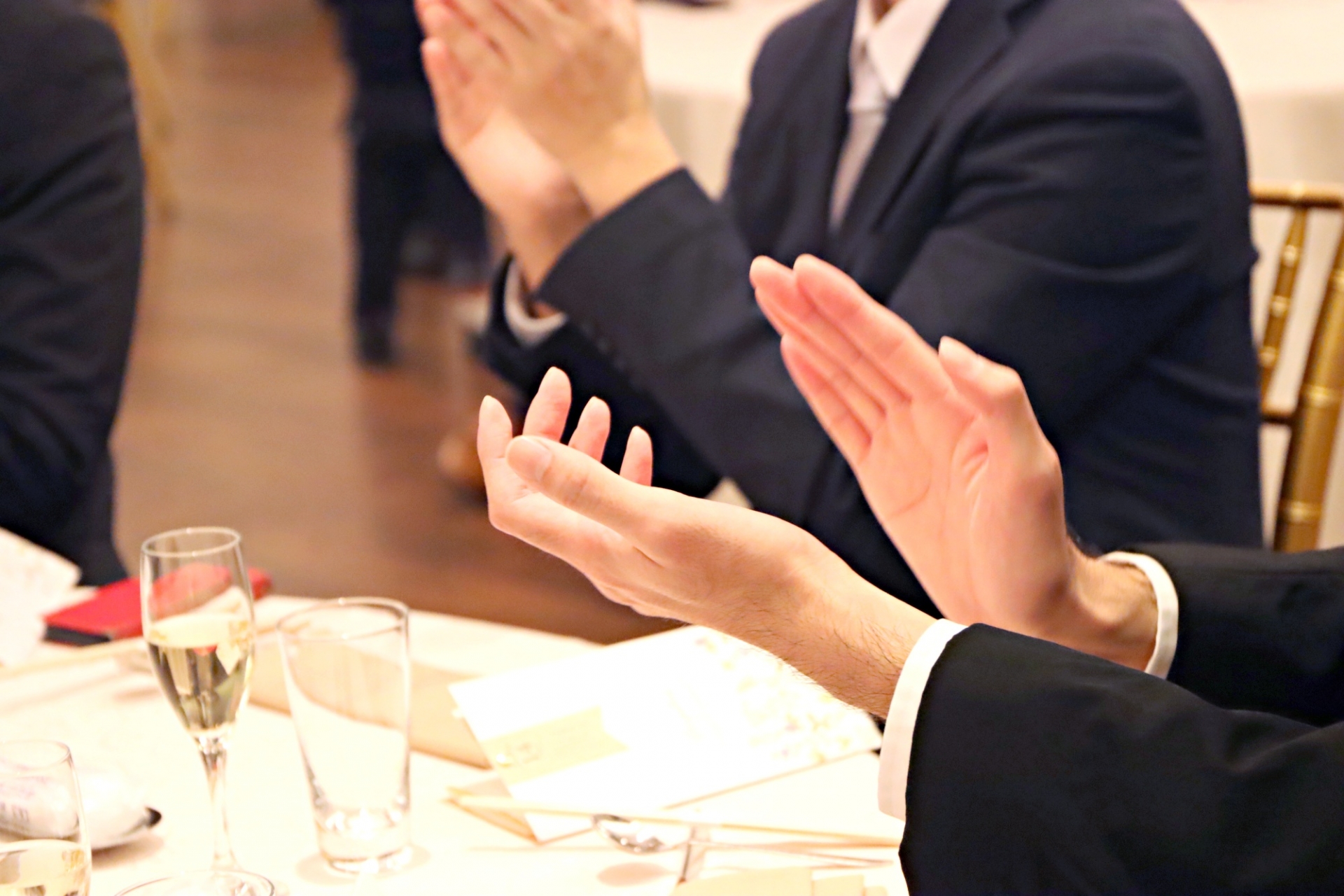 結婚式の友人スピーチで面白くするには何を話せばいい？