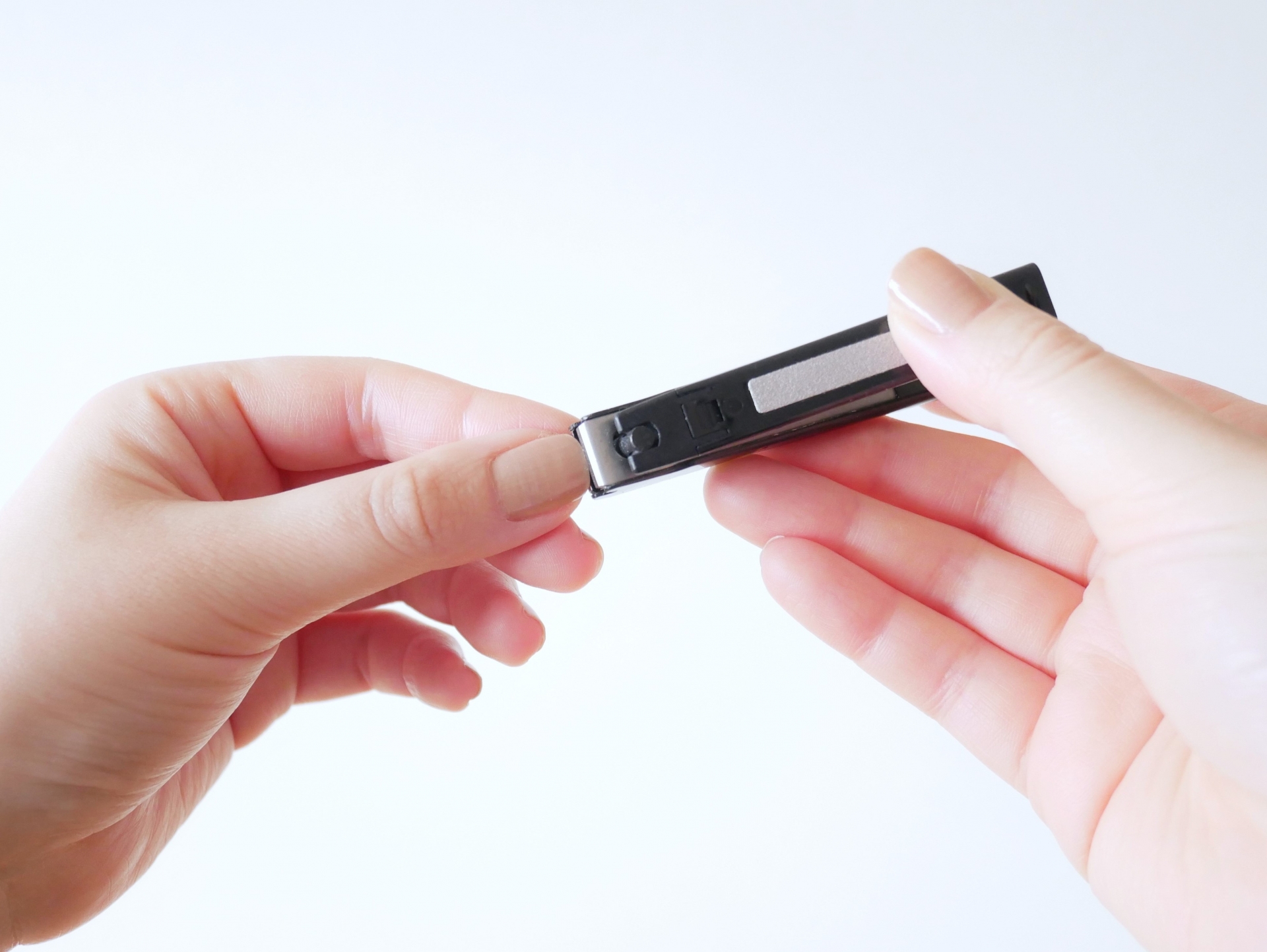 爪が伸びるのが早い人におすすめのメンテナンス習慣