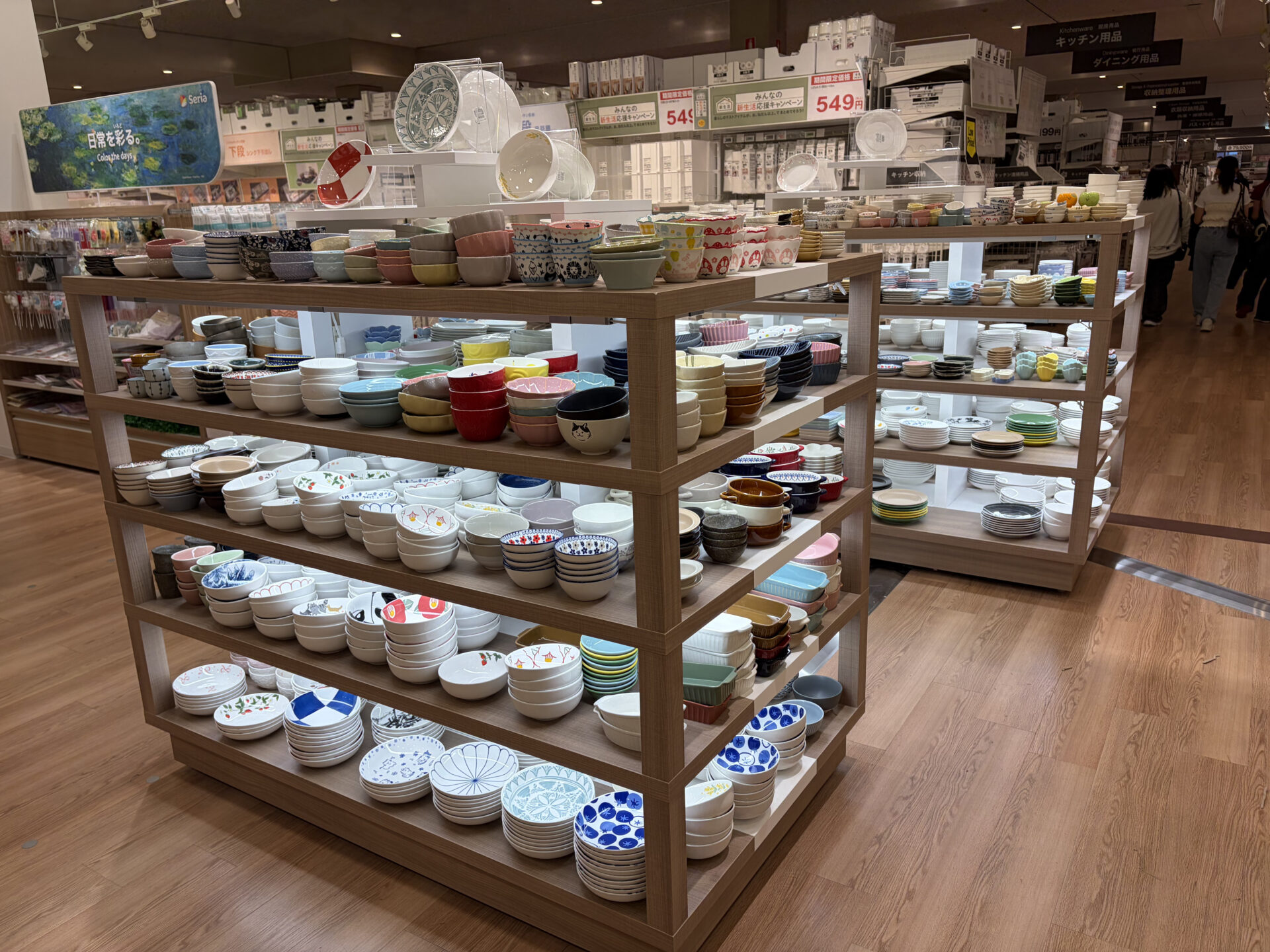 セリア　食器コーナー