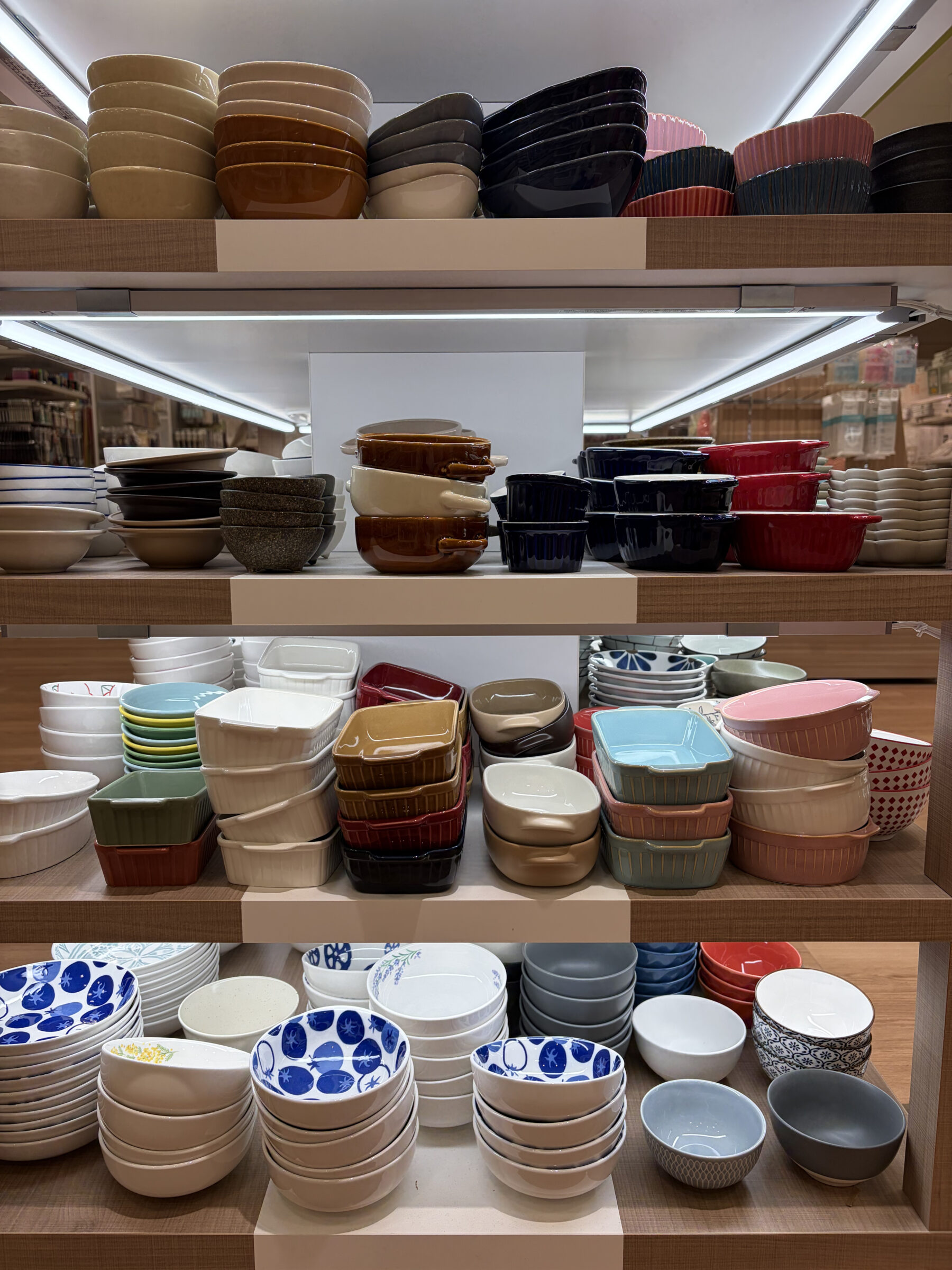 セリア　食器コーナー