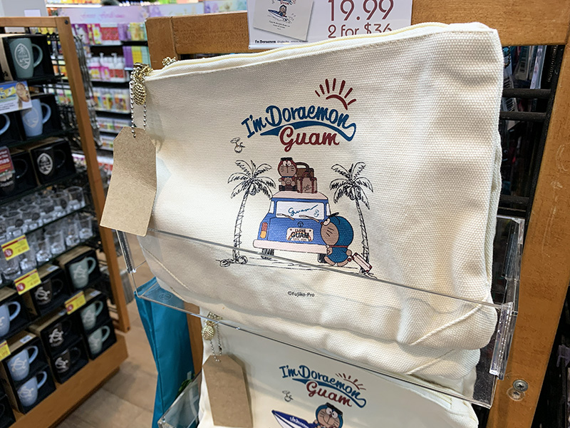ABCストアのドラえもんポーチ