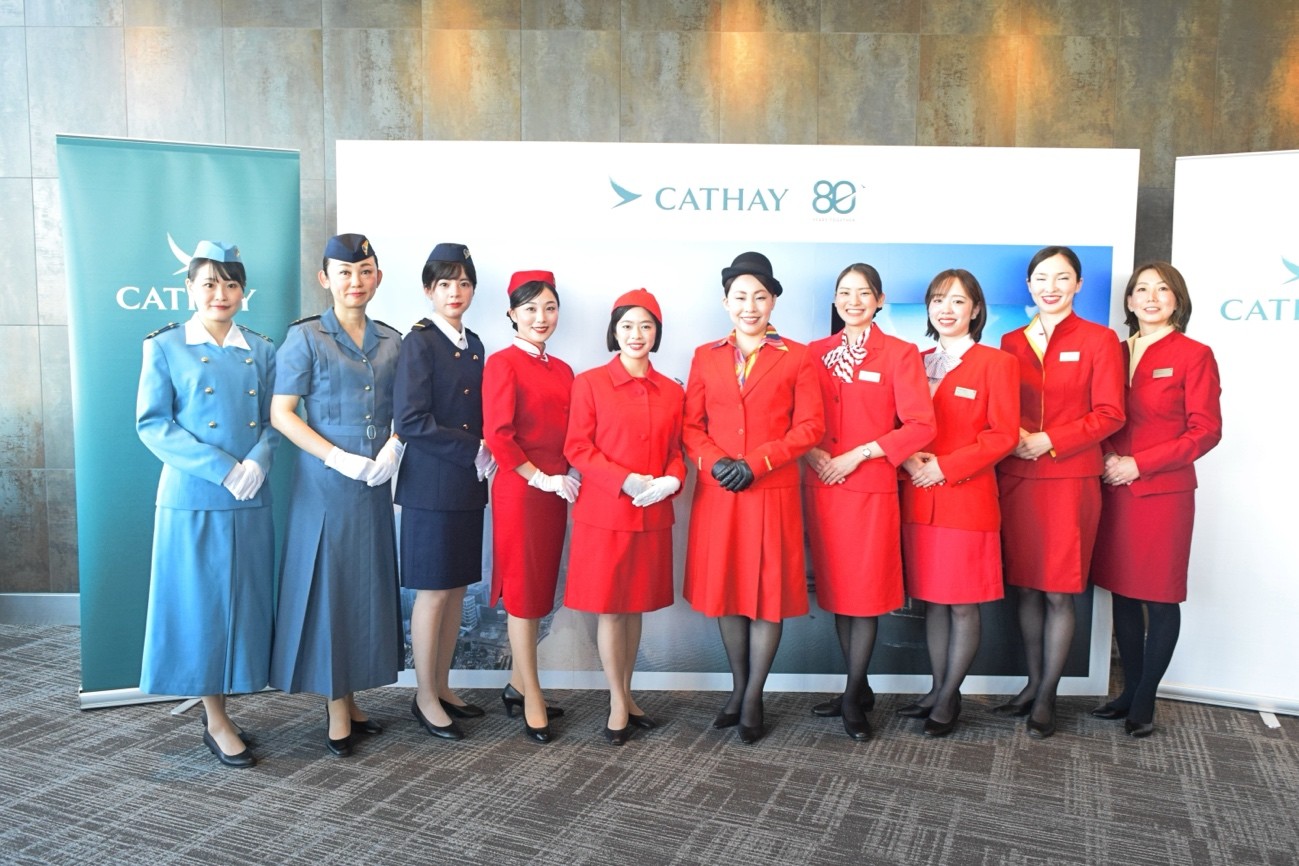 画像7 | GLAM(グラム)|自分らしく生きる女性に、1日1GLAMを。 歴代の制服に身を包んだ女性スタッフ