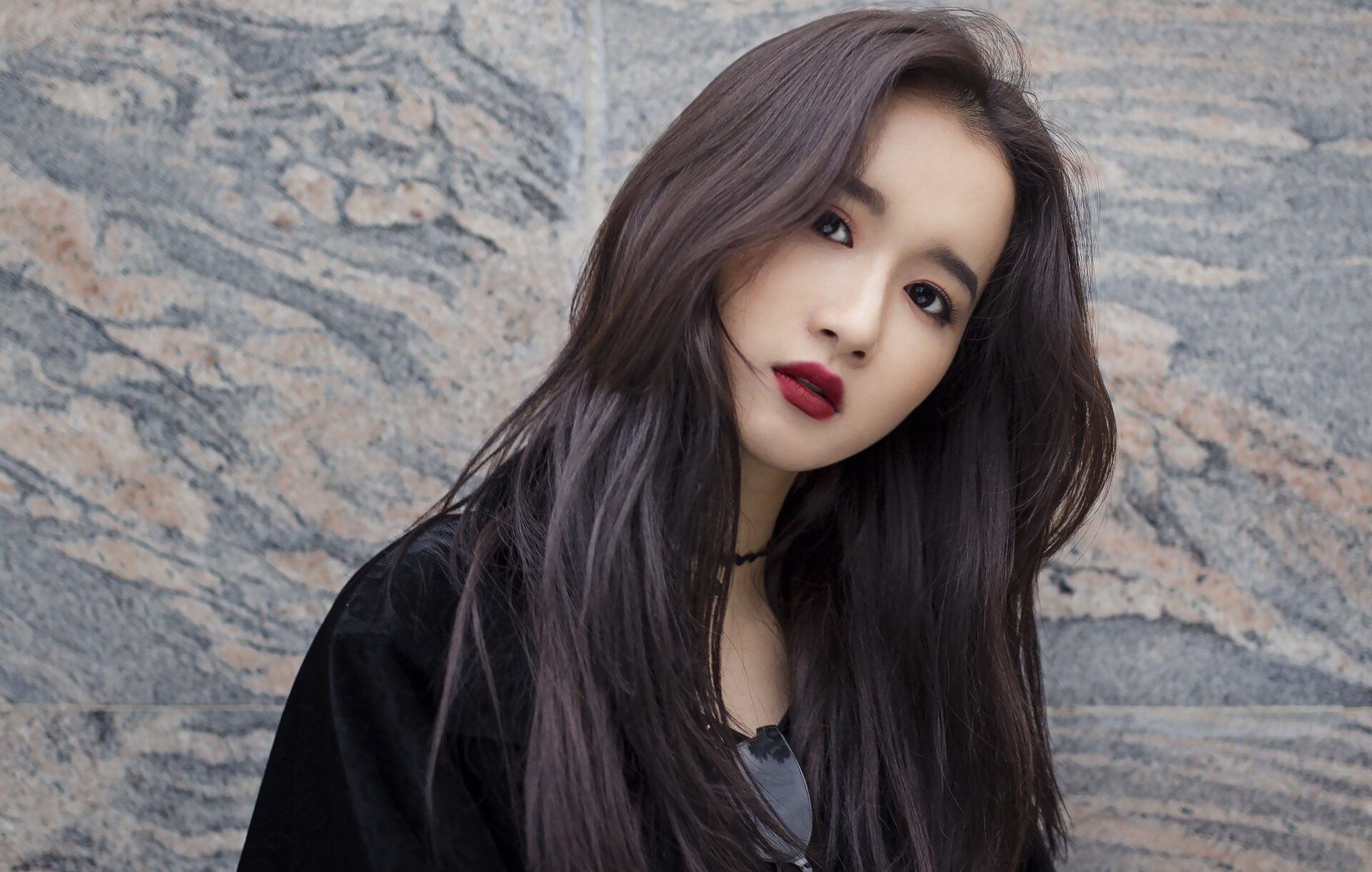 本能的に惹きつけられる成熟した女性特有のフェロモン