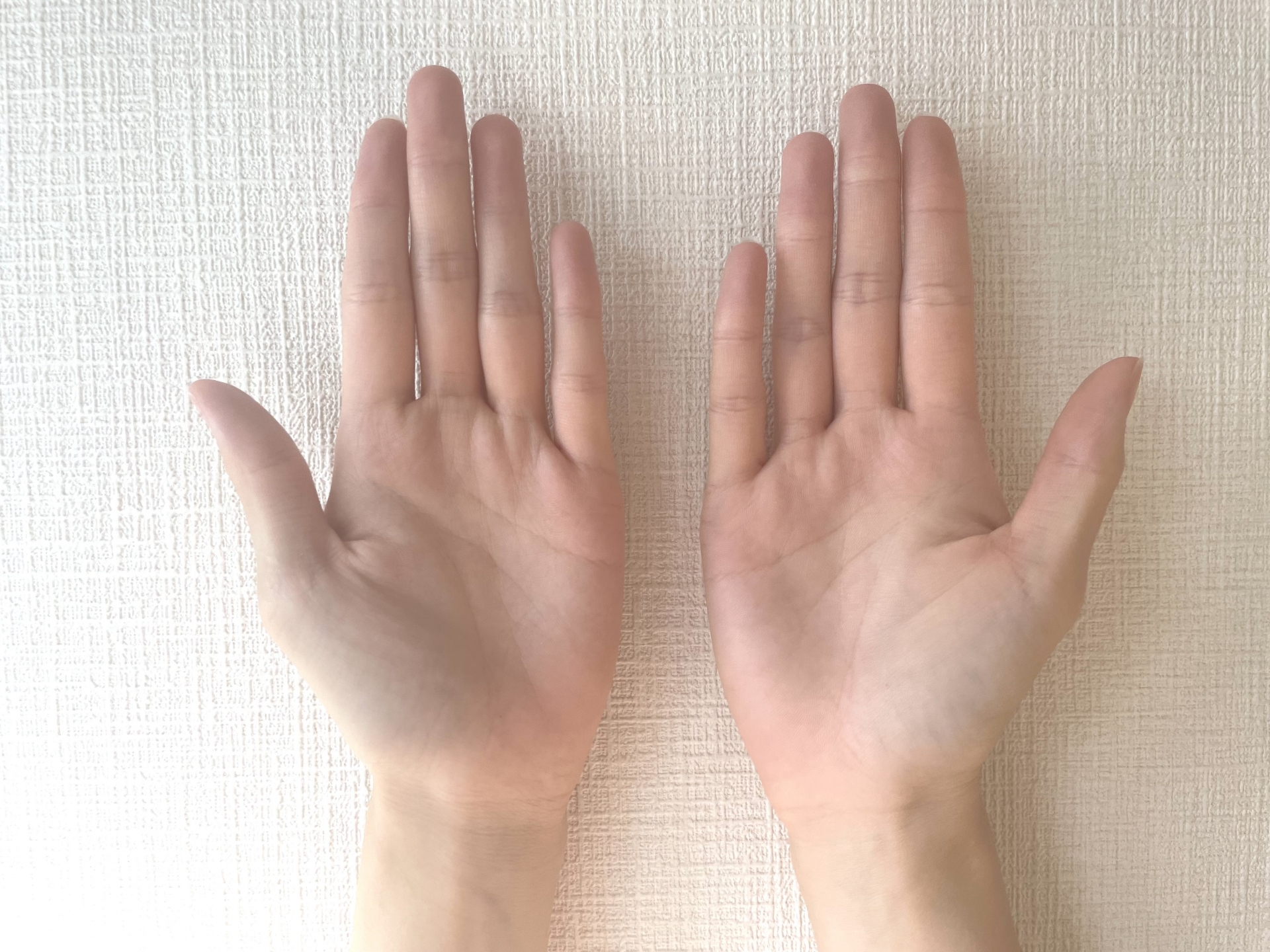 手相は右手と左手どちらで見る？金運を正しく読み解く基本