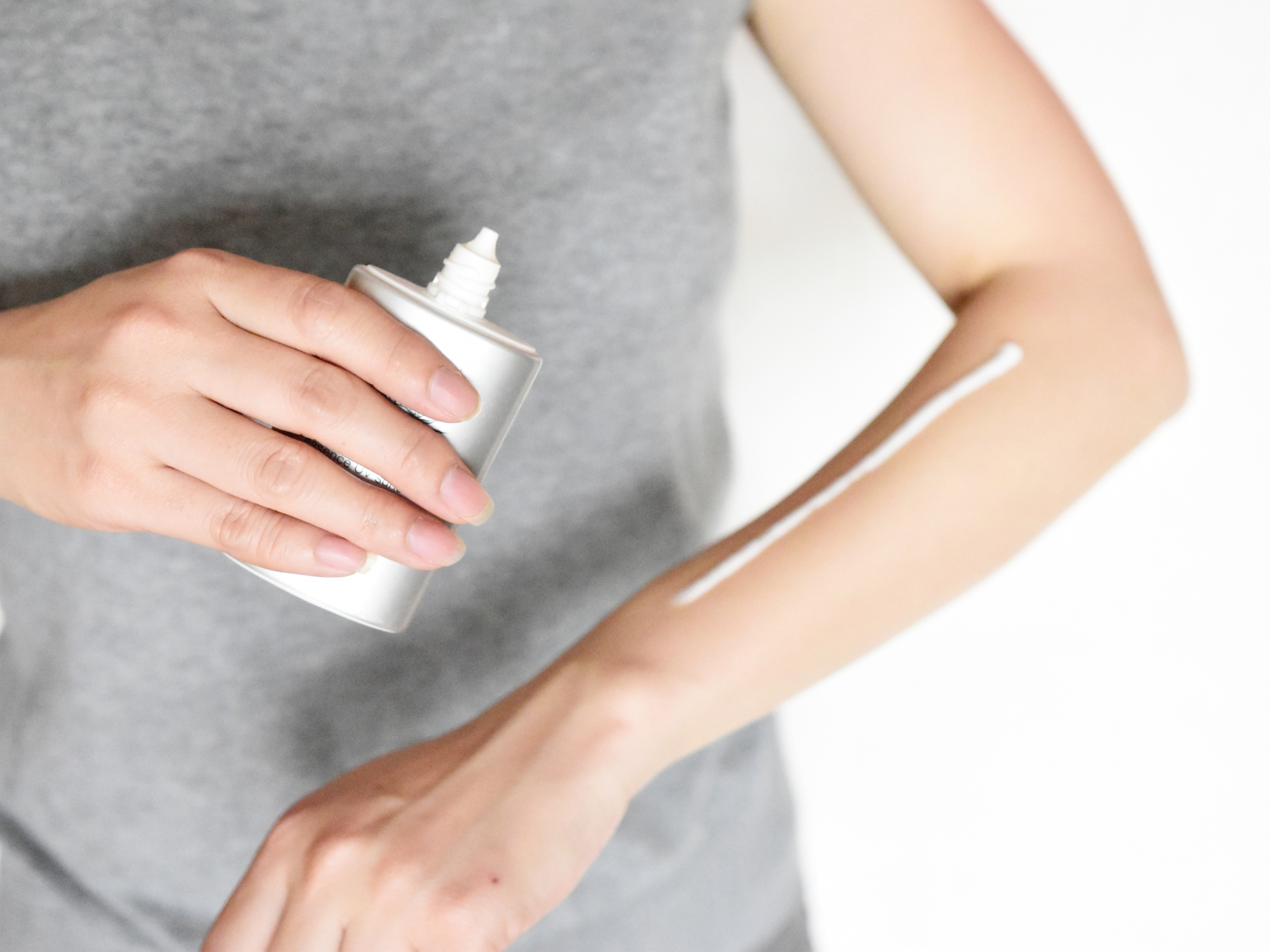 透明感を引き出す日焼け止めの塗り方