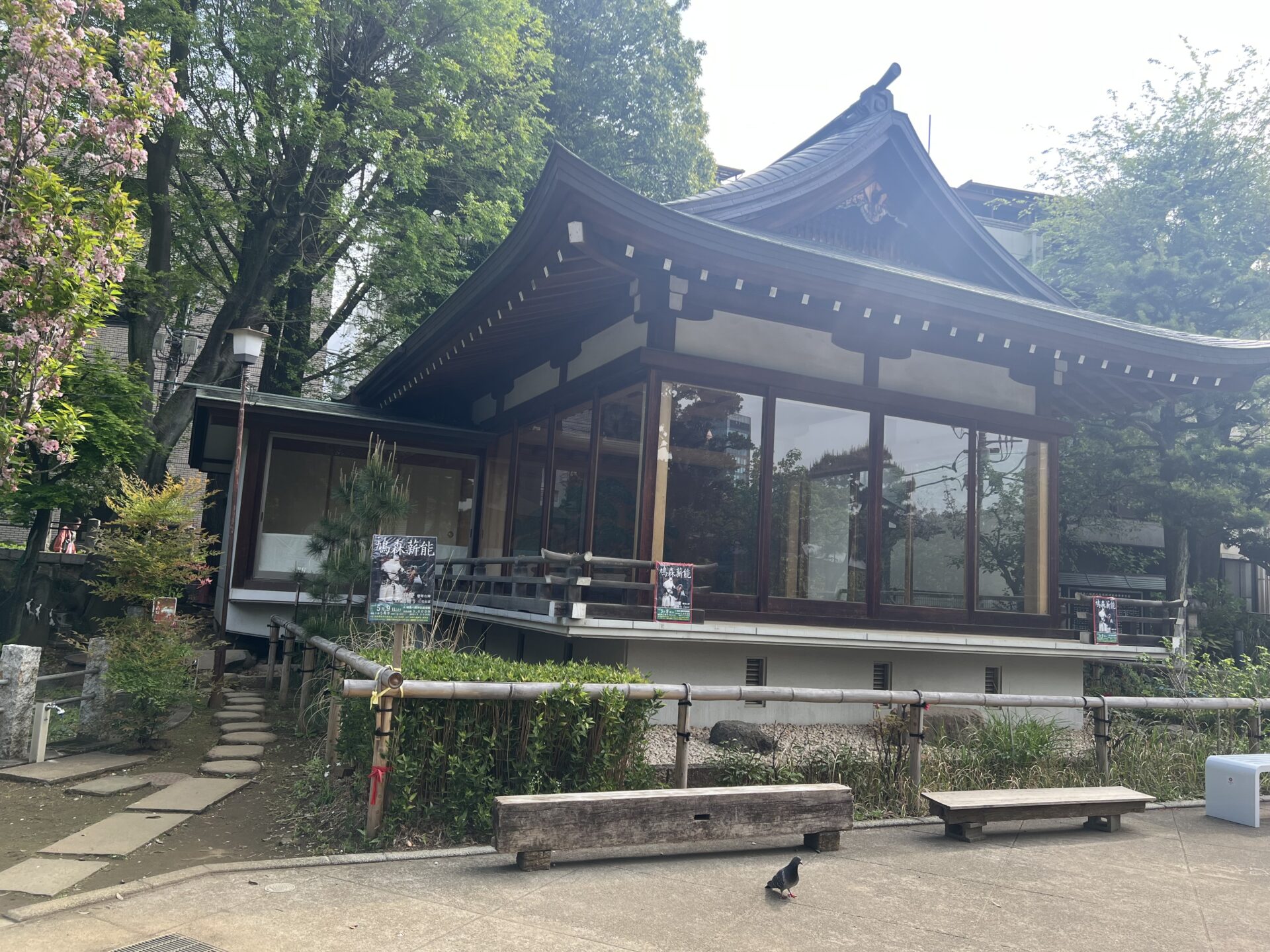 鳩森八幡神社の能楽殿の外観