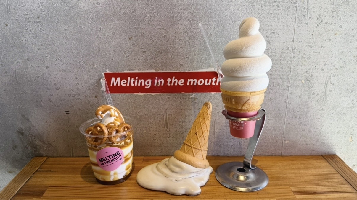 MELTING IN THE MOUTHのオリジナルソフトクリームと塩キャラメルプレッツェル