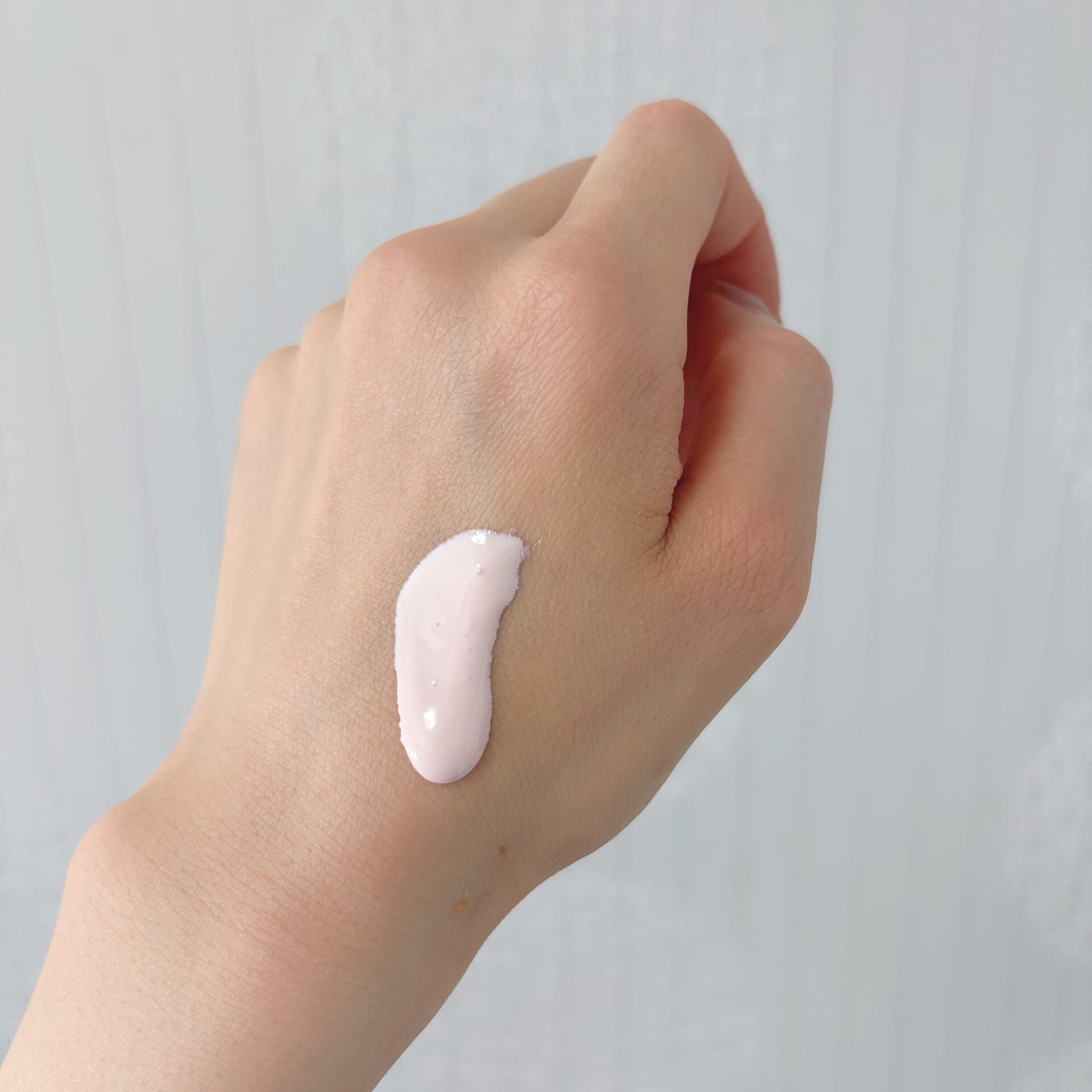 UVイデア XL プロテクショントーンアップ ローズ+　テクスチャ―　数秒後