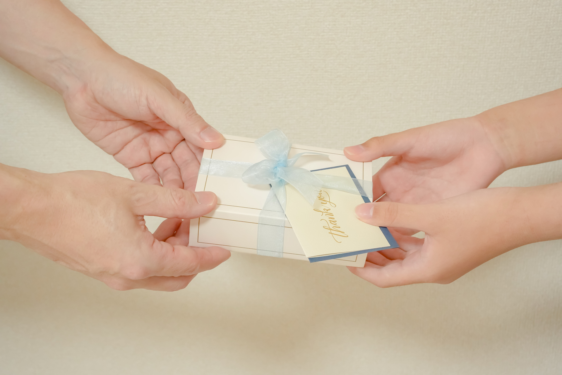 34697891_m | GLAM(グラム)|自分らしく生きる女性に、1日1GLAMを。 40代女性に3,000円のプレゼントは失礼?相場とマナー
