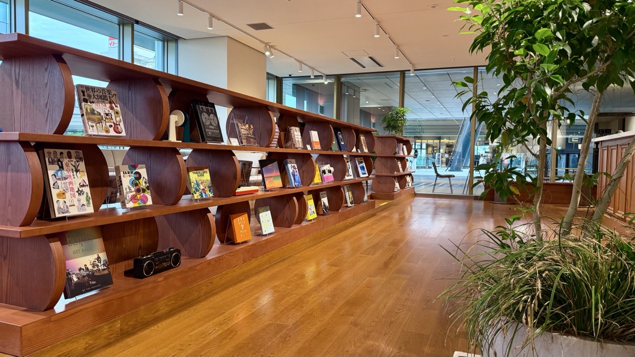 OIMACHI TRACKS loungeの店内の様子
