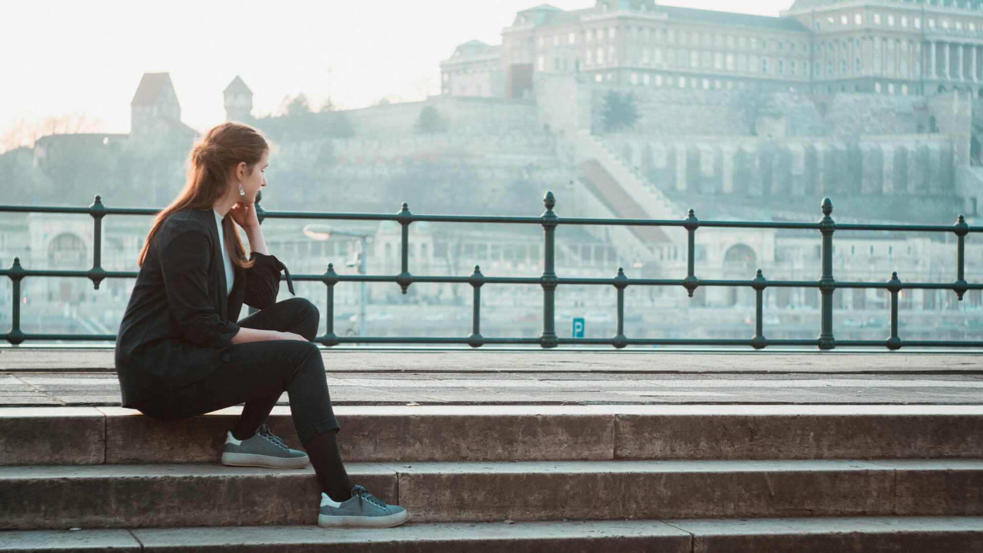 ashley-light-ZLC990k4OYc-unsplash | GLAM(グラム)|自分らしく生きる女性に、1日1GLAMを。 40代女性の「やりたいことがない」を解消。毎日がつまらない理由と抜け出すための過ごし方