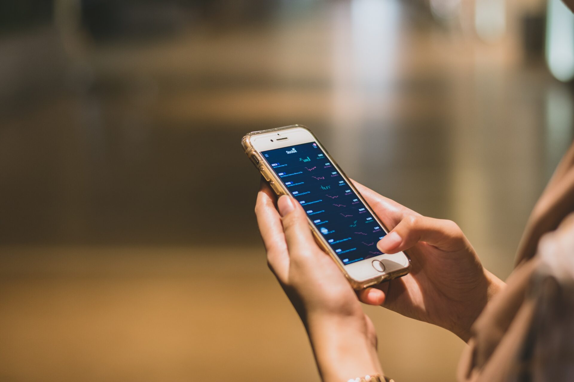 通知を隠すようになった？違和感が出やすい「スマホの扱い」