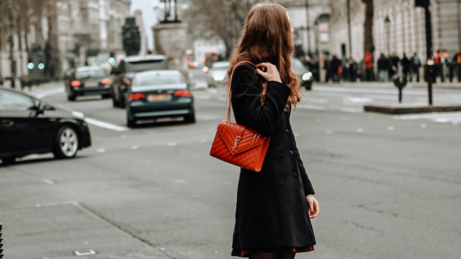 laura-chouette-9gzSVDpyxPg-unsplash | GLAM(グラム)|自分らしく生きる女性に、1日1GLAMを。 服が似合わないときに見直したいポイント