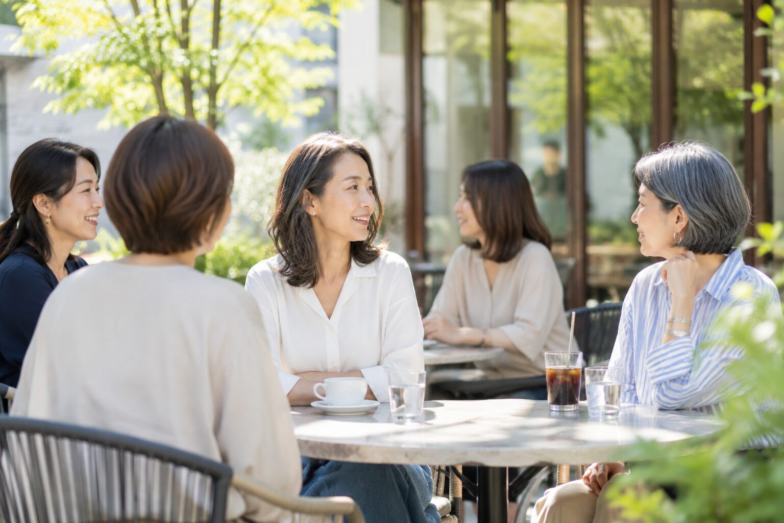 40代で白髪を染めない女性が増えている