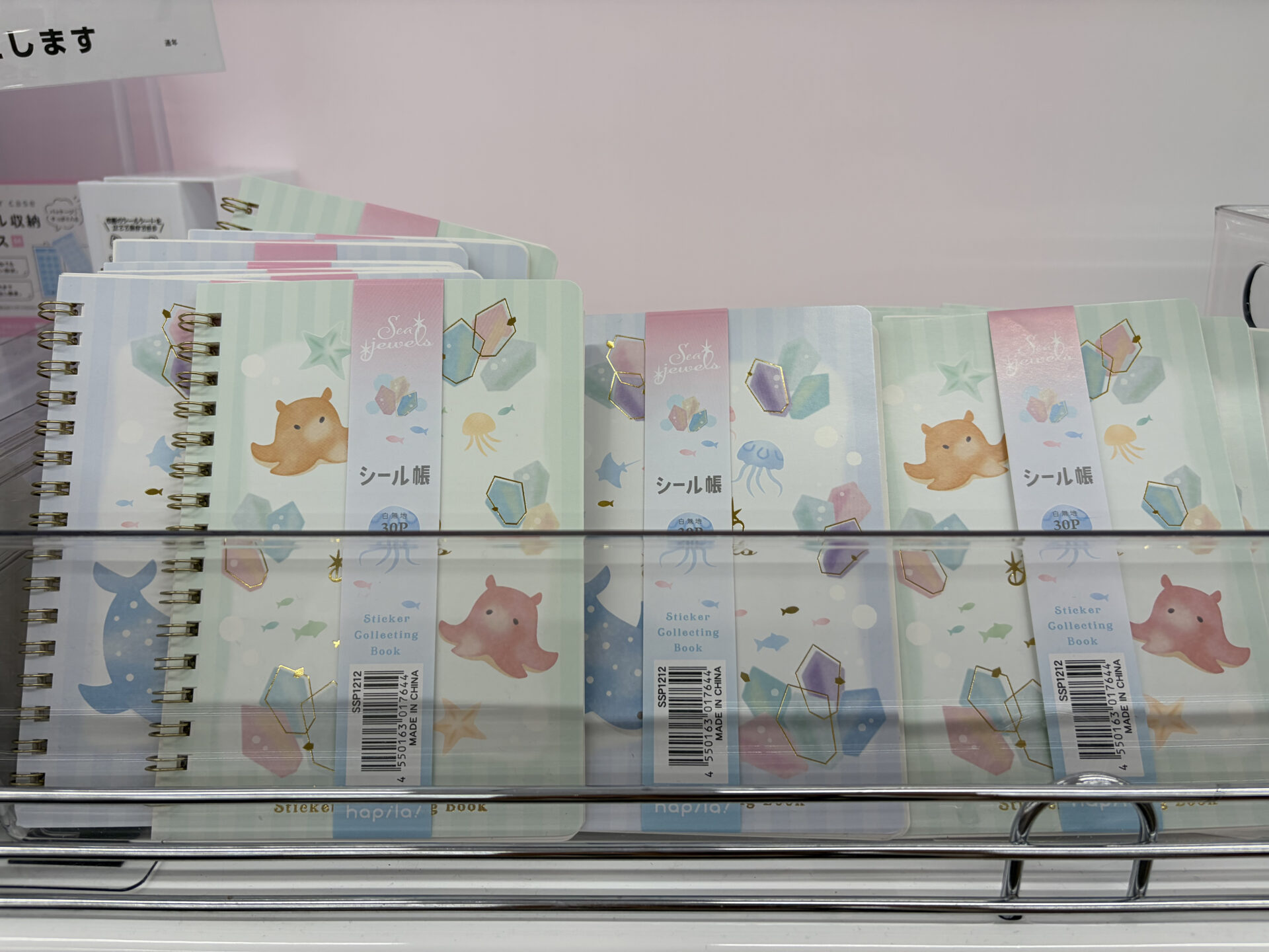 売り場_DAISO2 | GLAM(グラム)|自分らしく生きる女性に、1日1GLAMを。 ダイソー シールコーナー シール帳