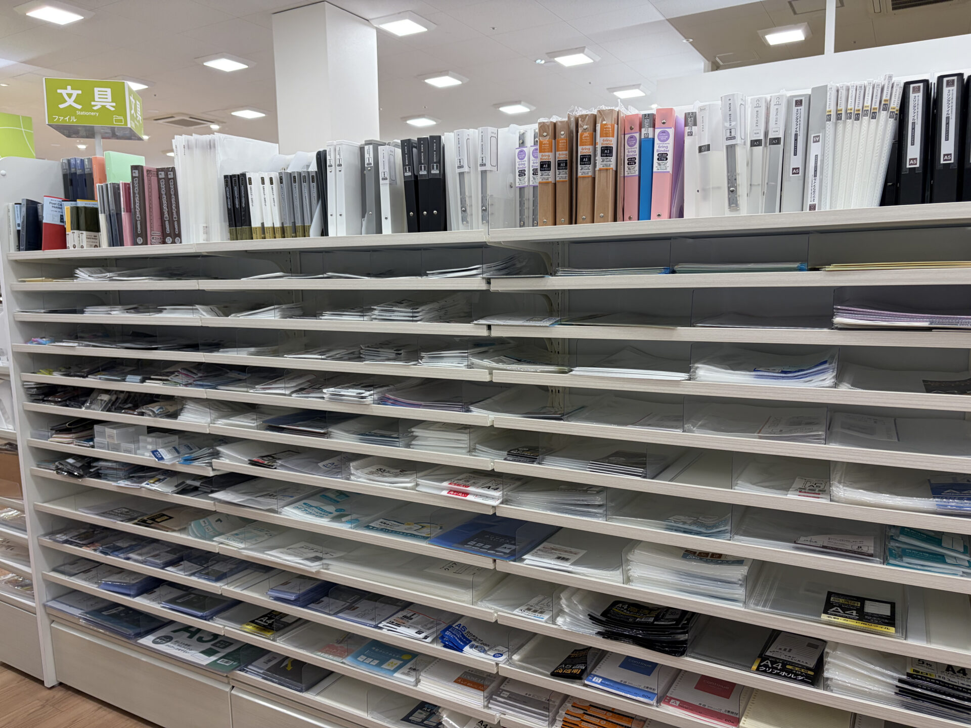売り場_Seria1_文具コーナー | GLAM(グラム)|自分らしく生きる女性に、1日1GLAMを。 セリア 文具コーナー