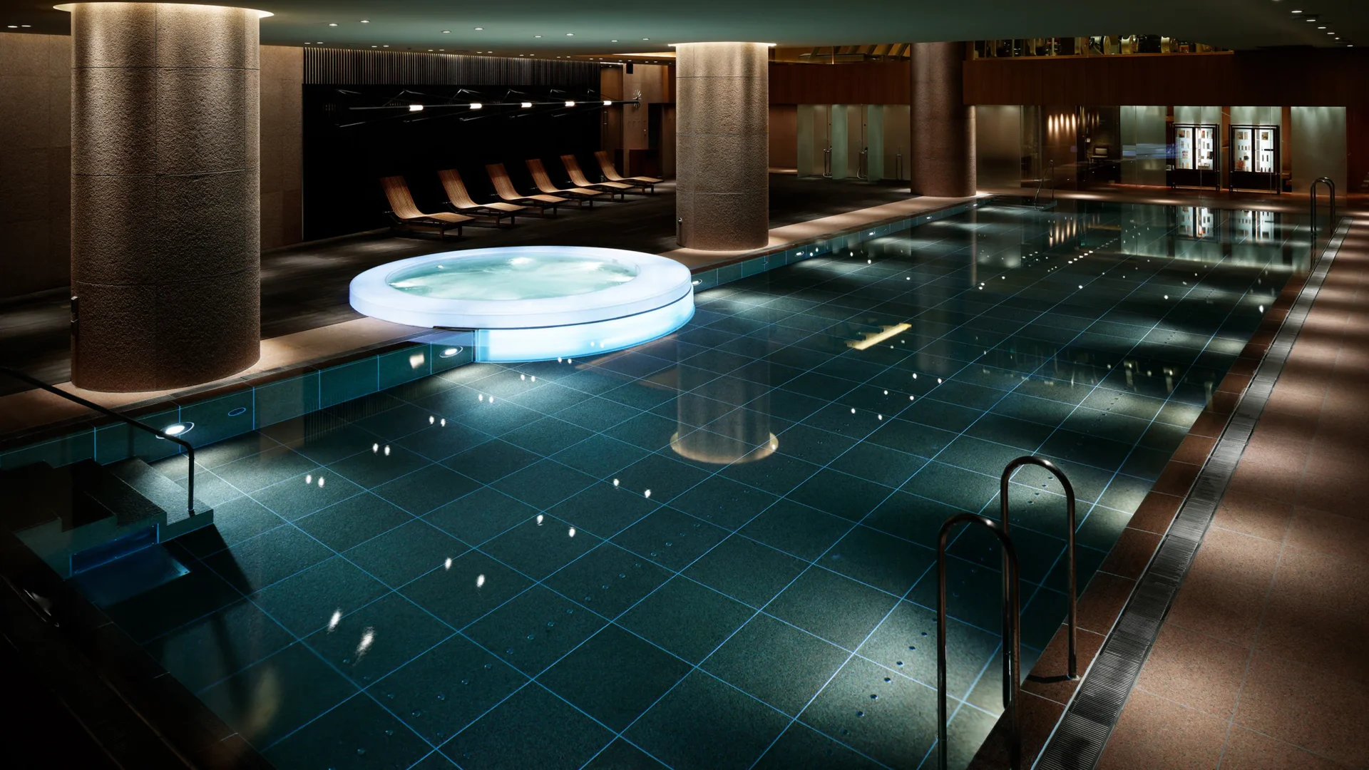 Grand-Hyatt-Tokyo-P896-Nagomi-Spa-And-Fitness-Jetted-Tub16x9 | GLAM(グラム)|自分らしく生きる女性に、1日1GLAMを。 グランド ハイアット 東京公式サイトより引用