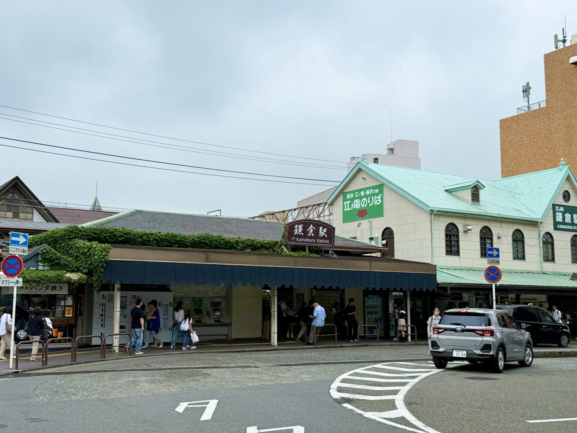 鎌倉駅西口の様子