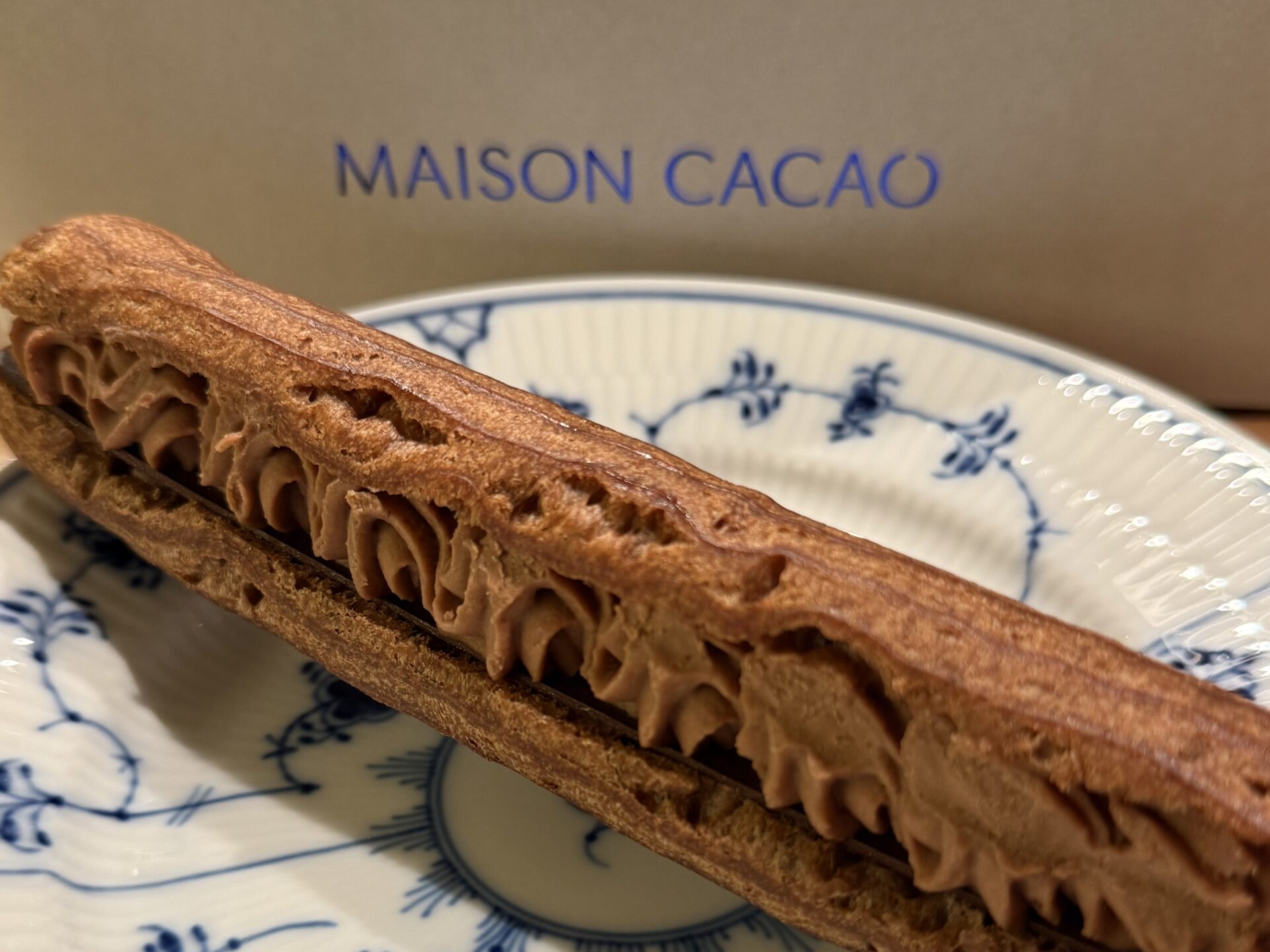 MAISON CACAOの生チョコエクレア ミルクチョコレート