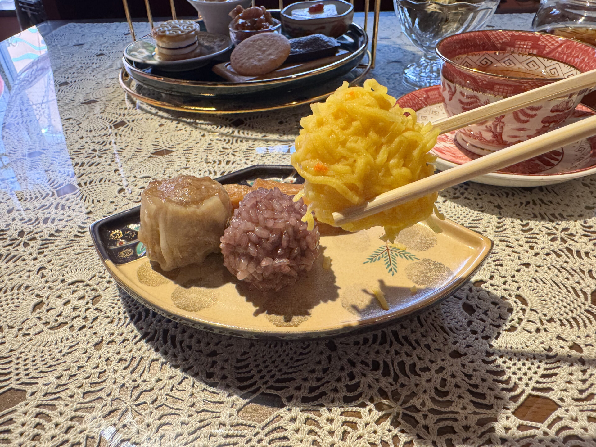 IMG_1029 | GLAM(グラム)|自分らしく生きる女性に、1日1GLAMを。 左から肉焼売、紫もち米焼売、海鮮錦糸団子